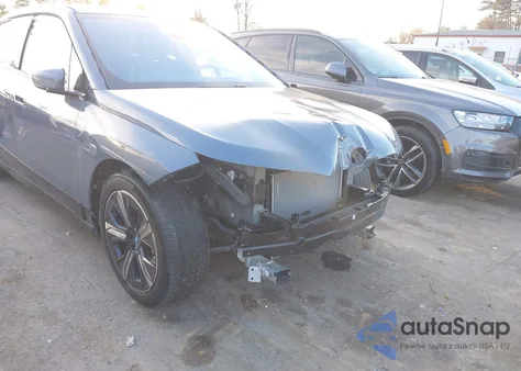 2023 BMW Ix xDrive50 z USA, uszkodzony, nr VIN WB523CF09PCL74619